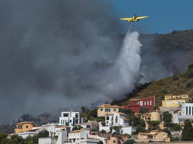 Пожар у Шпанији (Фото: EPA-EFE/Natxo Frances) - 