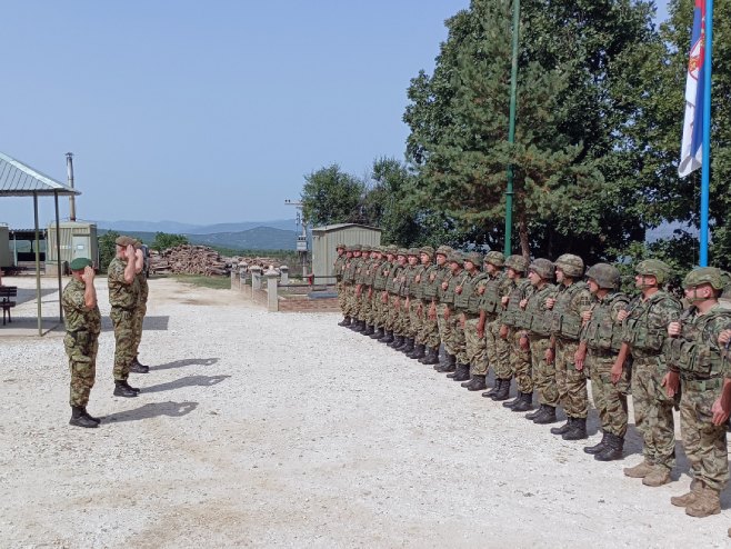Војне старјешине у обиласку административне линије са Косметом (фото:www.vs.rs) Војне старјешине у обиласку административне линије са Косметом (фото:www.vs.rs) -
