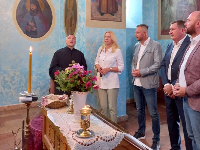 Жељка Цвијановић у цркви Светог пророка Илије у Доњој Чађавици Жељка Цвијановић у цркви Светог пророка Илије у Доњој Чађавици - Фото: РТРС