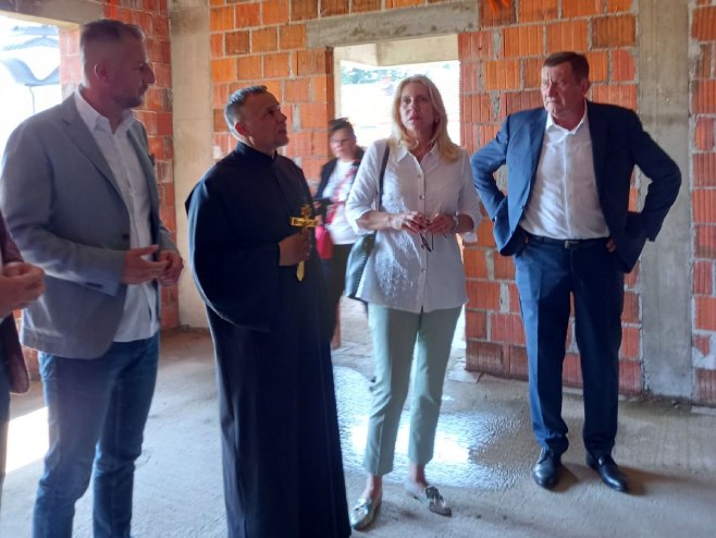 Donja Čađavica: Cvijanović obišla novi parohijski dom u izgradnji (Foto: RTRS)