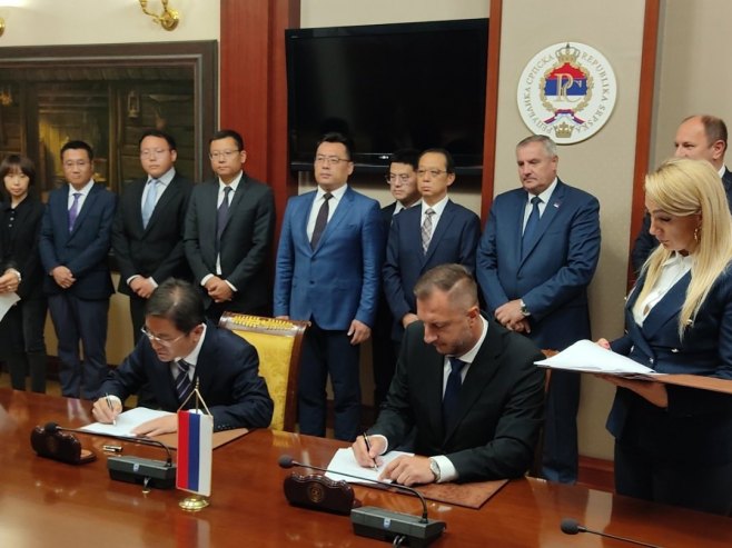 Потписивање меморандума о сарадњи на пројекту изградње брзог пута Потписивање меморандума о сарадњи на пројекту изградње брзог пута - Фото: РТРС