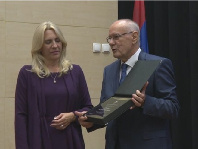 Плакета Жељки Цвијановић - Фото: РТРС