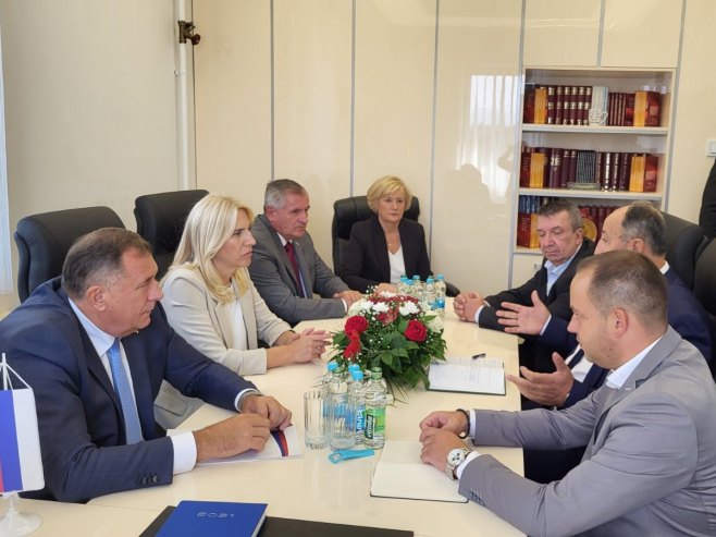 Додик, Цвијановић и Вишковић у Калиновику Додик, Цвијановић и Вишковић у Калиновику - Фото: РТРС