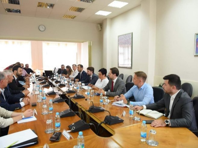 Јавор са руском делегацијом о планираној траси новог гасовода Јавор са руском делегацијом о планираној траси новог гасовода - Фото: РТРС