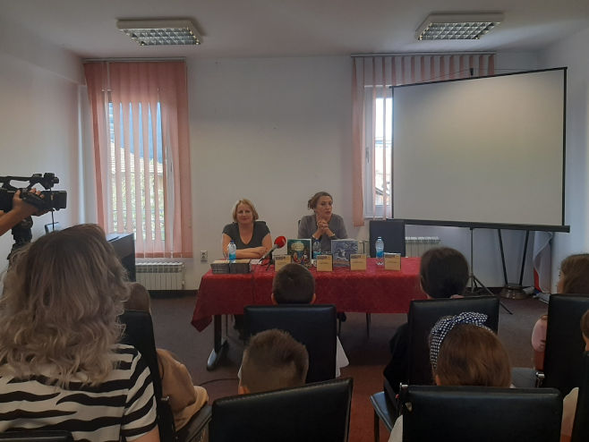 Одржана промоција књиге "Украла ме Шумбаба" Одржана промоција књиге "Украла ме Шумбаба" - Фото: РТРС
