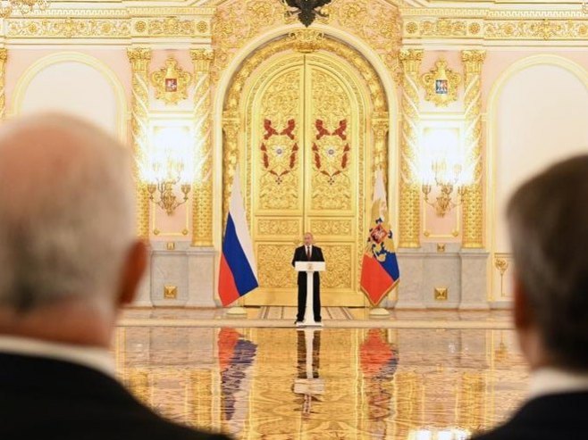 Путин са амбасадорима (Фото: EPA/PAVEL BEDNYAKOV/SPUTNIК/KREMLIN) - 