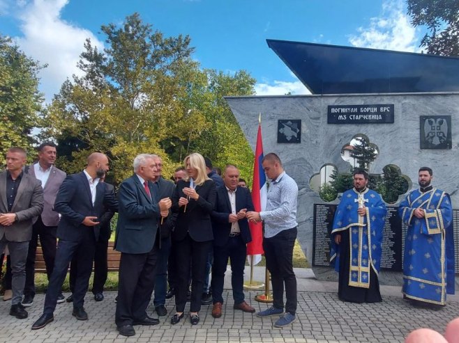 Polaganje vjenaca poginulim borcima VRS (Foto: RTRS)