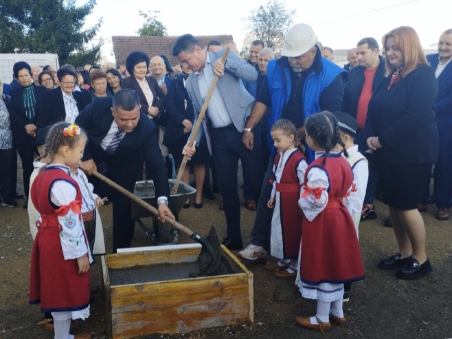 Велико Блашко: Полагање камена темељца за вртић - Фото: РТРС