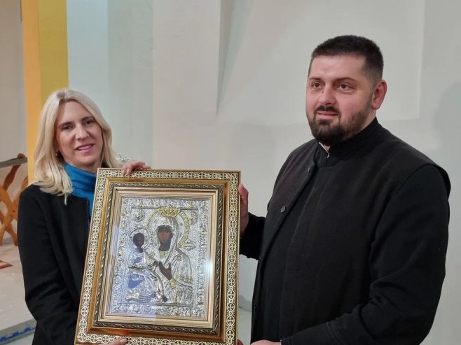 Цвијановић посјетила Храм Покрова пресвете Богородице у Рудицама (Фото: instagram.com/ zeljka.cvijanovic) Цвијановић посјетила Храм Покрова пресвете Богородице у Рудицама (Фото: instagram.com/ zeljka.cvijanovic) -