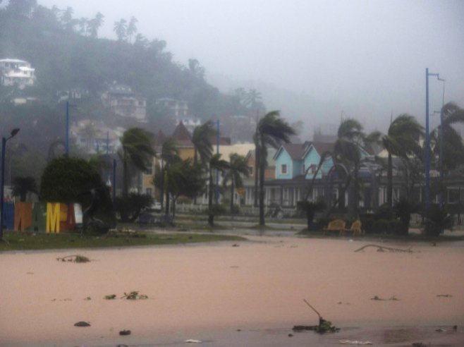 Ураган Фиона (Фото: EPA-EFE/Orlando Barria) - 