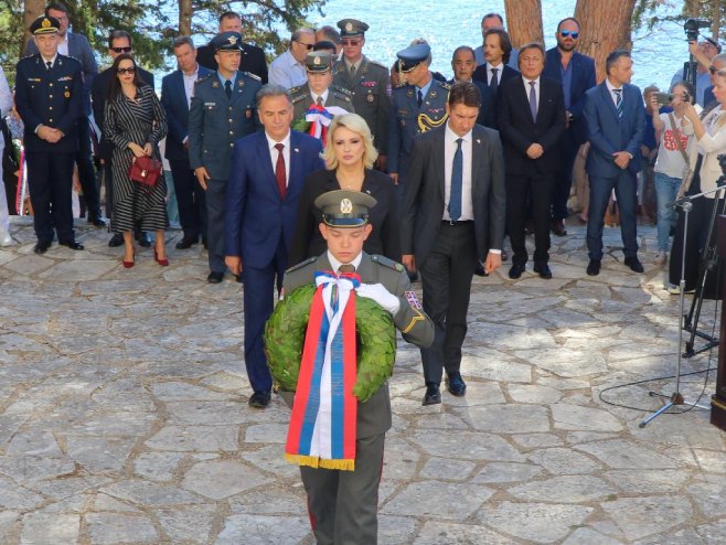 На острву Видо одата почаст српским војницима из Првог свјетског рата (Фото: Танјуг/ Дејан Урошевић) На острву Видо одата почаст српским војницима из Првог свјетског рата (Фото: Танјуг/ Дејан Урошевић) -