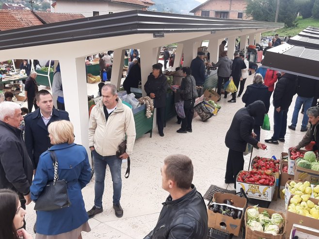 У фочанској Пријекој чаршији отворена реконструисана градска пијаца - 