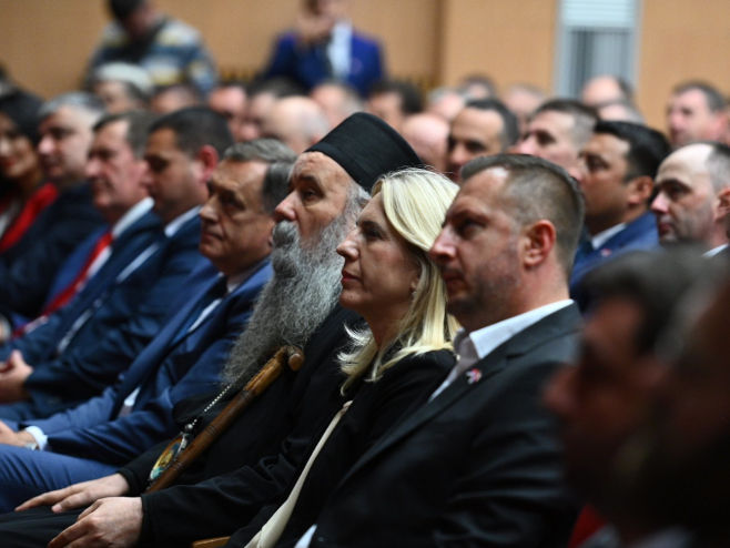 Додик и Цвијановић на свечаној сједници Скупштине града Бијељина Додик и Цвијановић на свечаној сједници Скупштине града Бијељина -