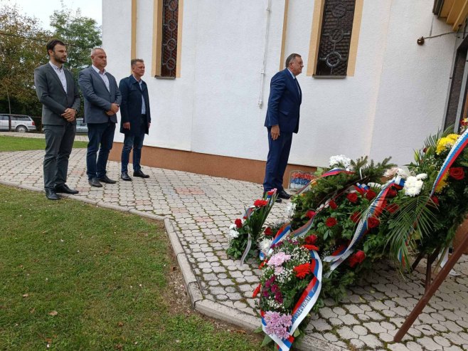 Приједор - Милорад Додик одао почаст борцима погинулим у Одбрамбено-отаџбинском рату Приједор - Милорад Додик одао почаст борцима погинулим у Одбрамбено-отаџбинском рату - Фото: СРНА