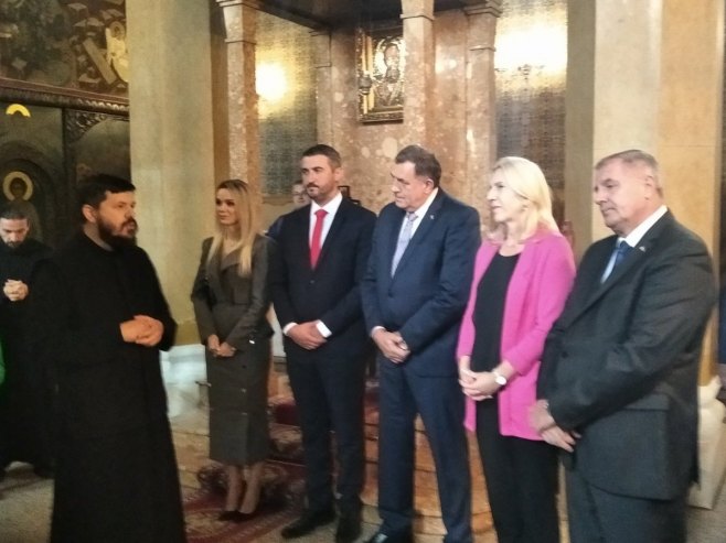 Званичници Српске у Чајничу Званичници Српске у Чајничу - Фото: РТРС