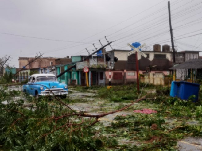 Цијела Куба остала без струје након удара Ијана (ВИДЕО)