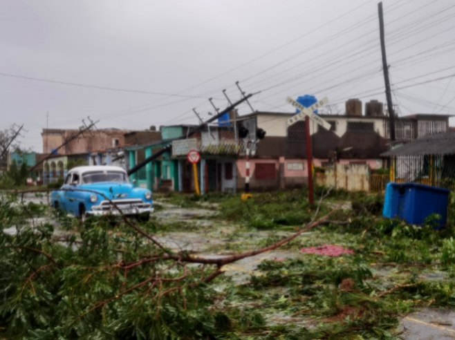 Ураган погодио Кубу (Фото  EPA-EFE/Yander Zamora) - 