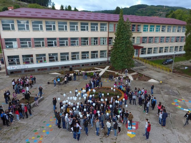 ОШ "Ристо Пророковић" (фото: osnevesinje.org) ОШ "Ристо Пророковић" (фото: osnevesinje.org) -