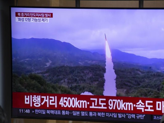 Сјеверна Кореја испалила балистичку ракету (Фото: EPA/JEON HEON-KYUN) - 