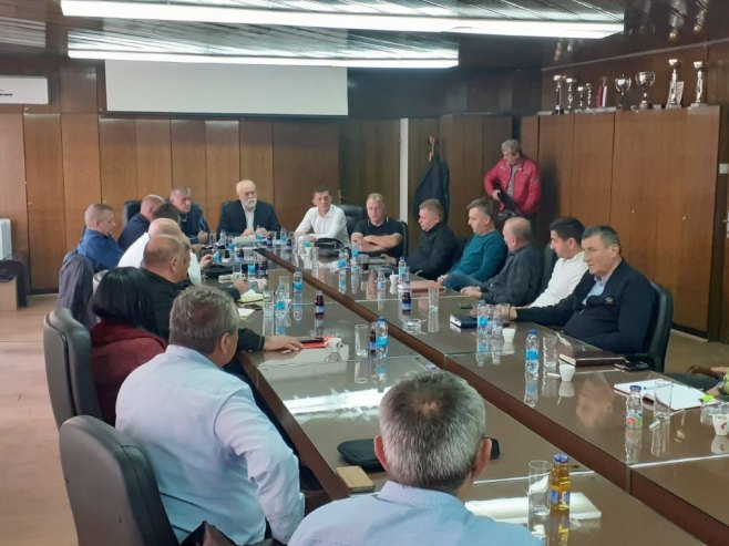 Gacko: Sastanak Sindikata elektroprivreda Srpske i Srbije - Foto: RTRS Gacko: Sastanak Sindikata elektroprivreda Srpske i Srbije - Foto: RTRS