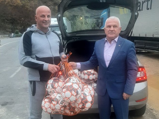 Арлов уручио хуманитарну помоћ