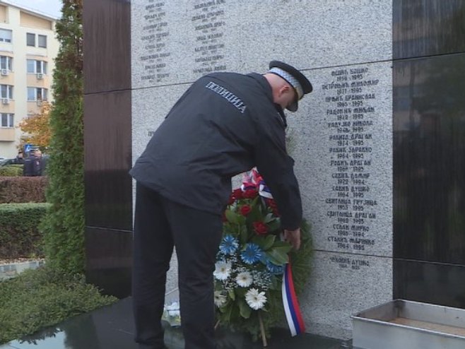 Полагање вијенаца Полагање вијенаца - Фото: РТРС