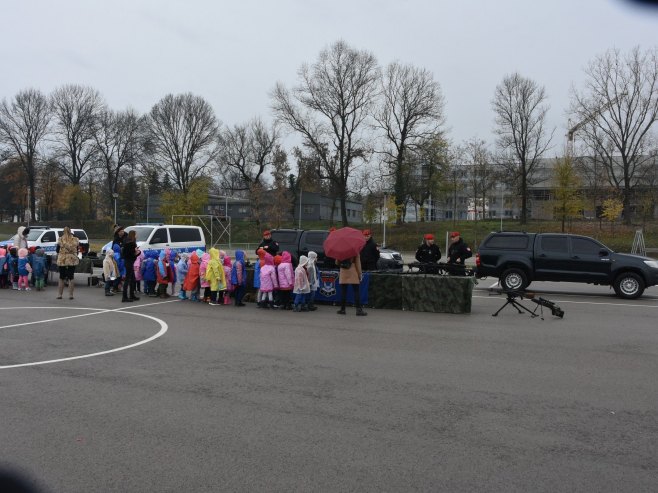 Дјеца из Бањалуке и Брода посјетила Центар за обуку МУП-а Српске у Залужанима (Фото: МУП Српске) - Фото: Facebook