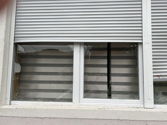 Ribnik: Polupani prozori na kući (Foto: RTRS)