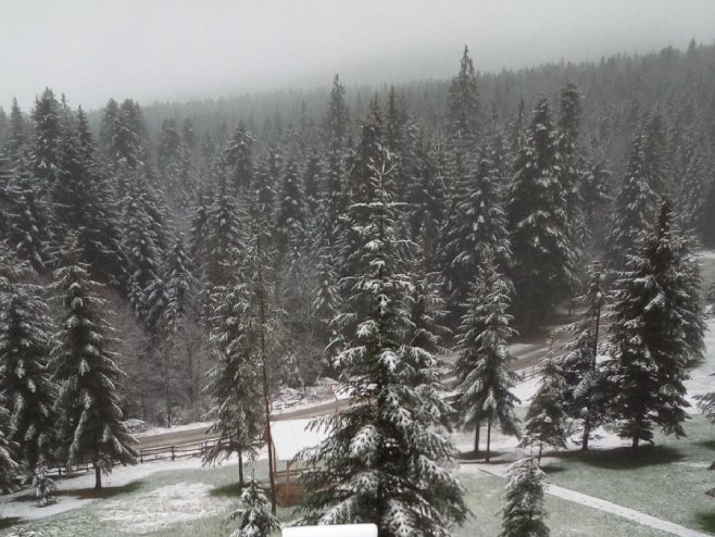 Prvi snijeg na obroncima planine Klekovača (Foto: RTRS)