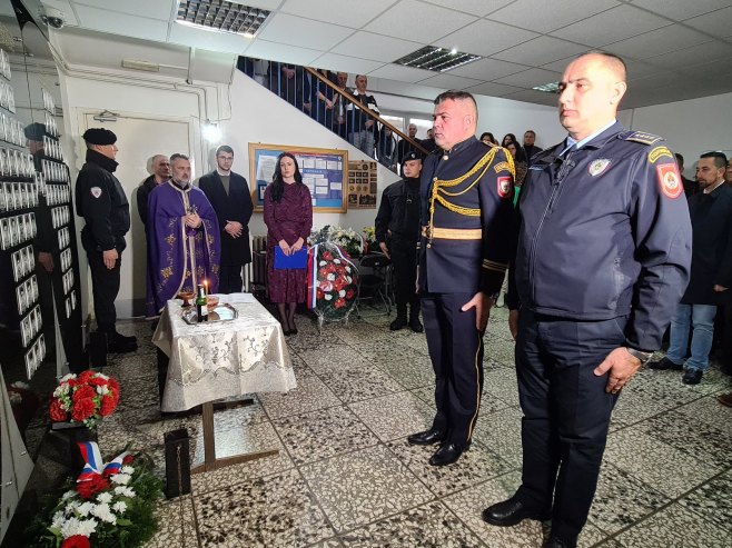 Добој - Полицијска управа - служен парастос за погинуле борце - Фото: СРНА