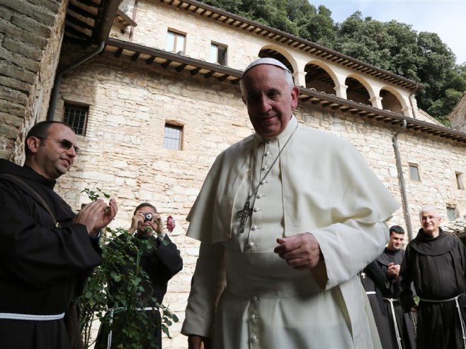 Папа Фрањо (Фото: EPA/PIETRO CROCCHIONI, илустрација) - 