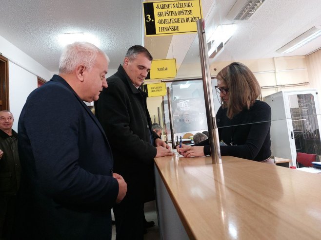Предаја иницијативе (Уступљена фотографија) Предаја иницијативе (Уступљена фотографија) -