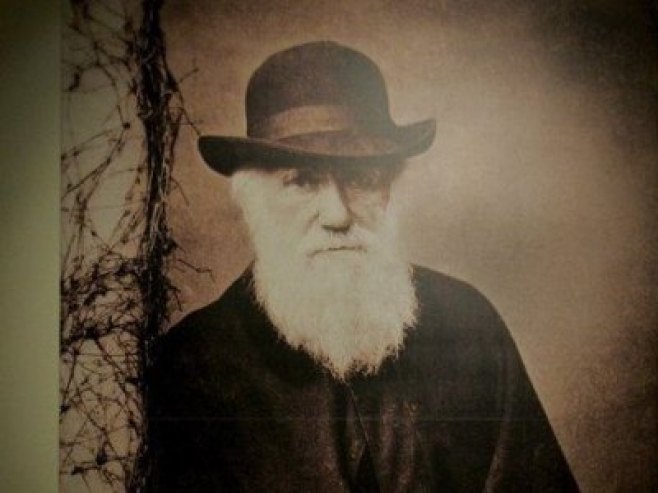 Чарлс Дарвин (Фото:  EPA/MARIO CRUZ) - 