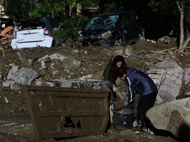 Посљедице клизишта у Италији (Фото: EPA-EFE/Ciro Fusco ITALY OUT) 