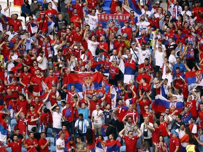 Navijači Srbije (Foto: EPA-EFE/Rolex dela Pena) 