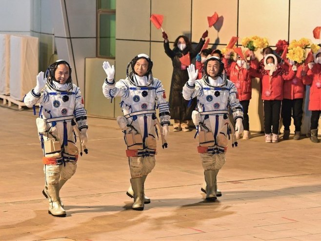 Посада свемирске летјелице Шенџоу-15 (Фото:  EPA-EFE/XINHUA / Liu Lei) - 