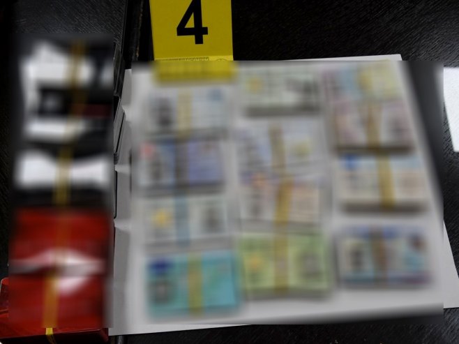 Два мигранта имала 202 фалсификоване личне карте 13 европских држава