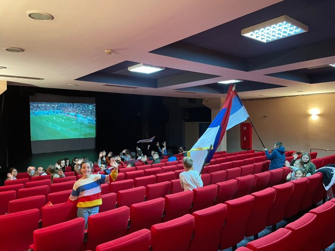 Дјеца са Косова и Метохије и Српске навијају за Србију Дјеца са Косова и Метохије и Српске навијају за Србију - Фото: РТРС