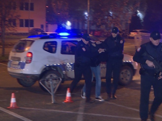 Осумњичени за убиство Богдановића спроведен у Тужилаштво Осумњичени за убиство Богдановића спроведен у Тужилаштво - Фото: РТРС