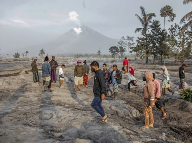 Ерупција вулкана у Индонезији (Фото: EPA-EFE/SUSANTO) - 