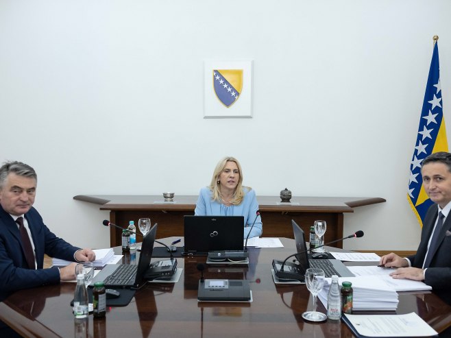 Жељка Цвијановић, Жељко Комшић и Денис Бећировић (Фото: Предсједништво БиХ) - 