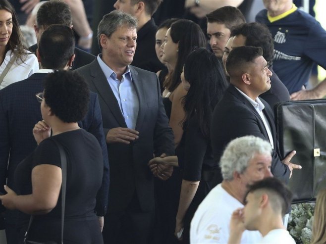 Почело одавање почасти Пелеу (Фото: EPA/Sebastiao Moreira) - 