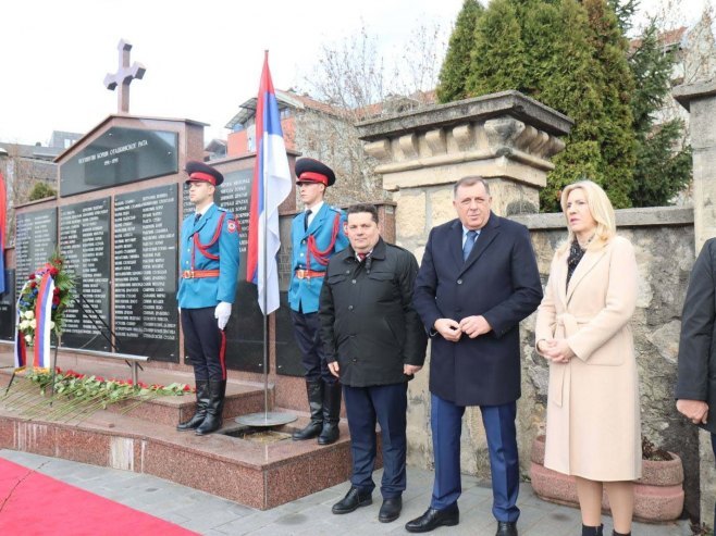 Полагање вијенаца (Фото: СРНА)