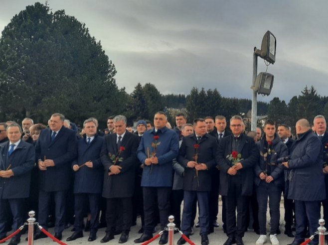 Polaganje vijenaca (Foto: RTRS)