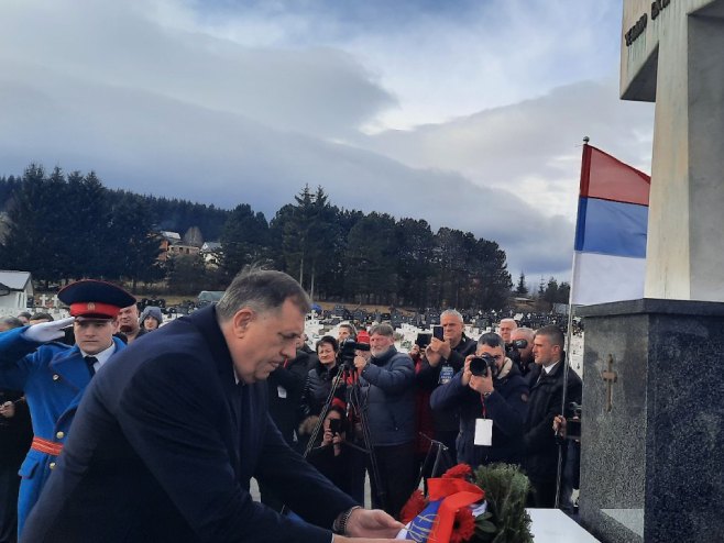 Polaganje vijenaca (Foto: RTRS)