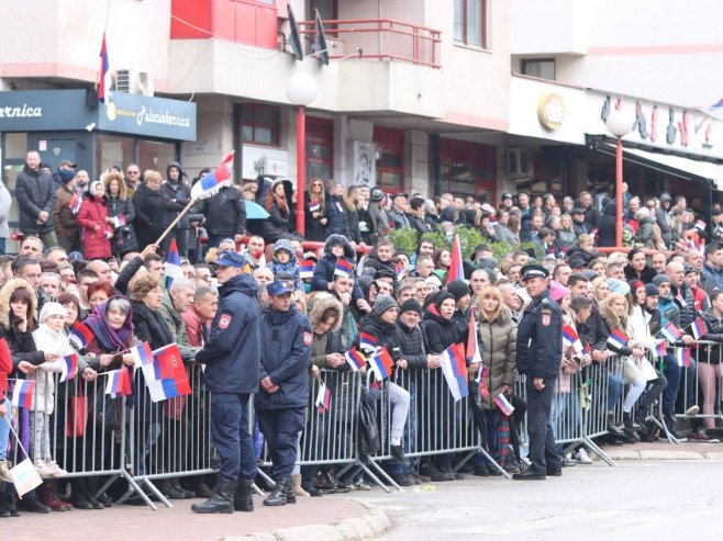 Svečani defile u Istočnom Sarajevu (Foto: predsjednikrs.net )