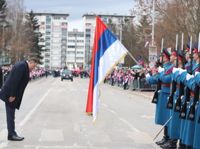 Свечани дефиле - 