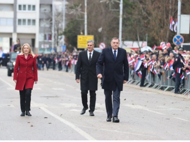 Svečani defile (Foto: predsjednikrs.net )