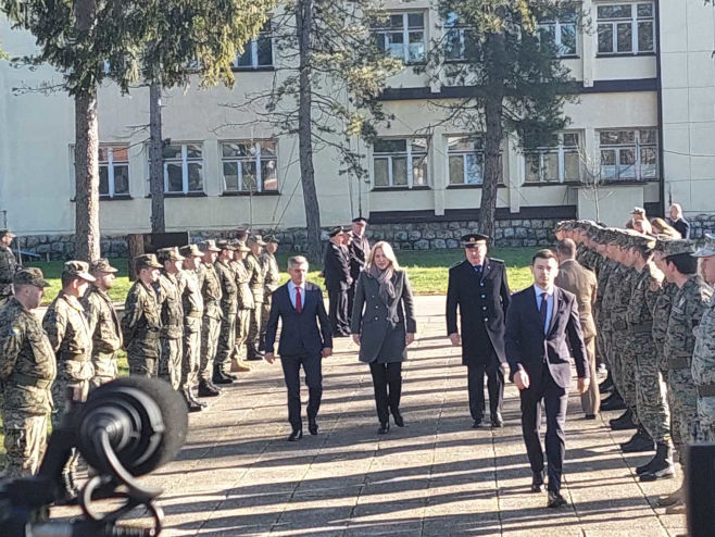 Prijem u kasarni Kozara (Foto: RTRS)