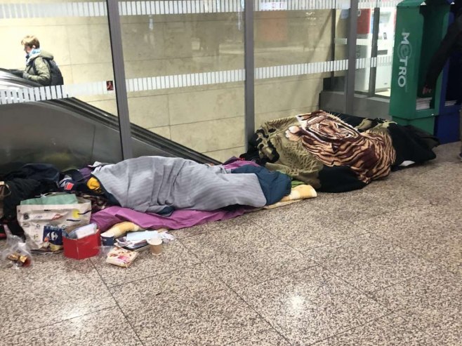 Migranti i prosjaci u metrou